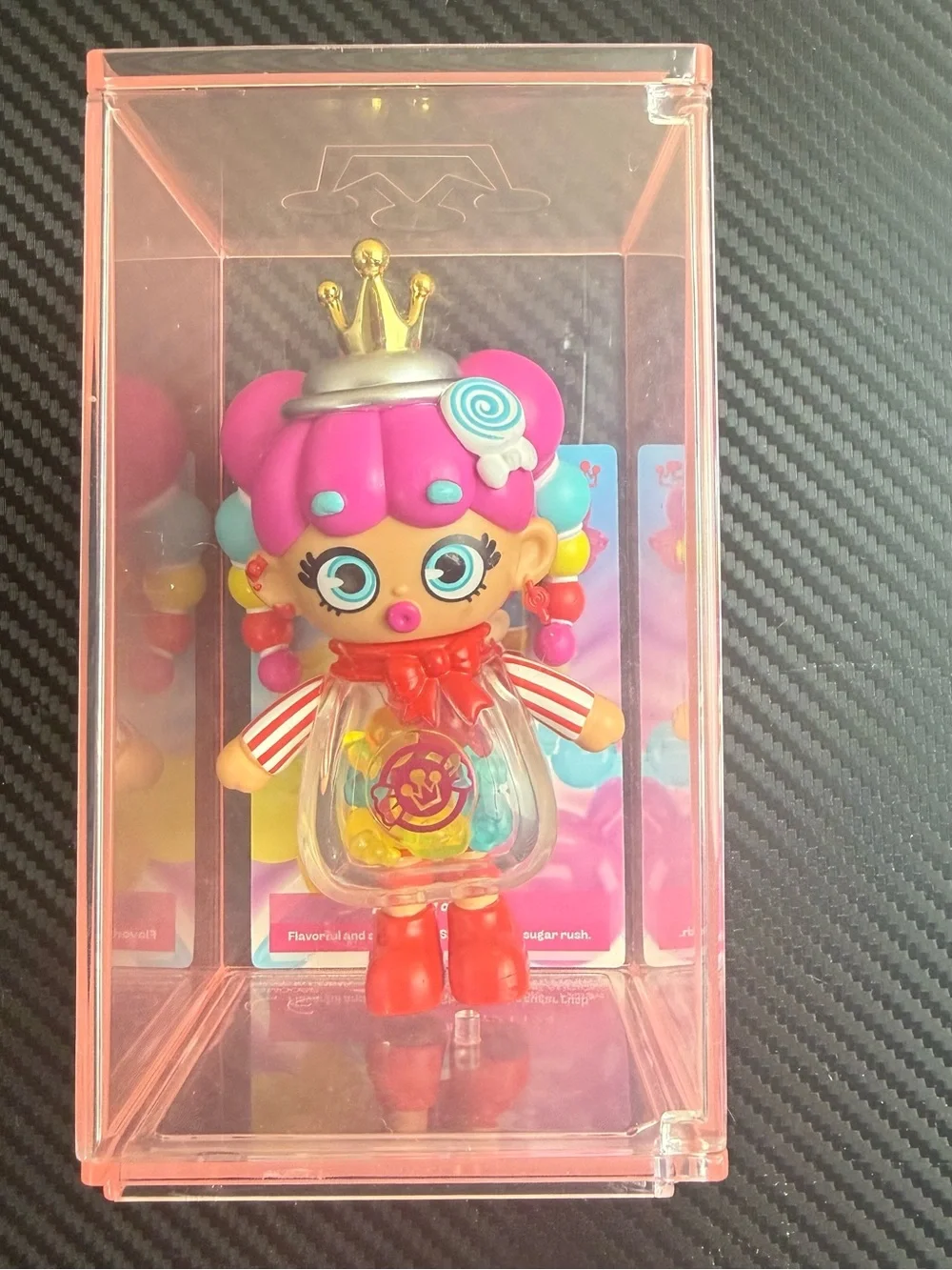Moose Toys XOX Kweenie Kween of Suga Vinyl Figure Quirky Kweens Doll + Case